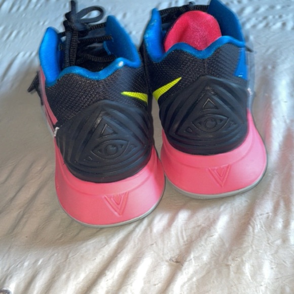 Nike Kyrie 5 - Picture 3 of 5